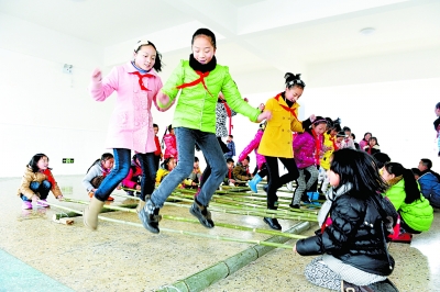 湖北山乡校本课传承土苗文化