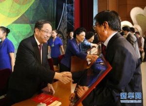 9月14日晚，中共中央政治局常委、全国政协主席俞正声出席颁奖仪式暨闭幕式文艺晚会，并为获奖集体和个人代表颁奖。