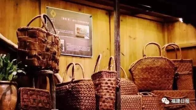 厉害了!这群年轻人!帮助很多贫困户,还把这个古镇发展成文创旅游大镇!