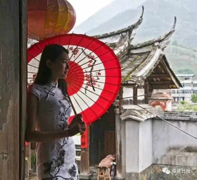 厉害了!这群年轻人!帮助很多贫困户,还把这个古镇发展成文创旅游大镇!