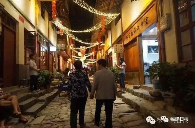 厉害了!这群年轻人!帮助很多贫困户,还把这个古镇发展成文创旅游大镇!