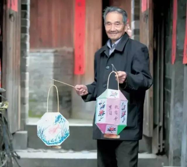 总有人说农村文化已经消失了 这些人用大半辈子的时光为农村文化正名
