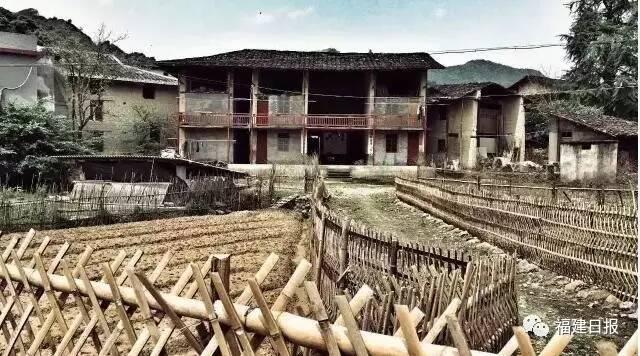 厉害了!这群年轻人!帮助很多贫困户,还把这个古镇发展成文创旅游大镇!