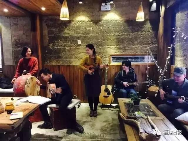 厉害了!这群年轻人!帮助很多贫困户,还把这个古镇发展成文创旅游大镇!