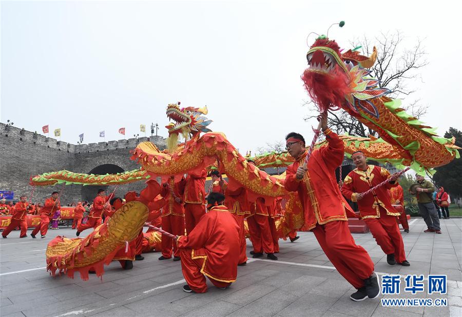 北京蟠桃宫：火红庙会迎春来