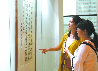 新加坡平社向中国国家京剧院捐赠京剧名家墨宝
