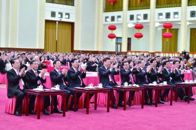 2月14日，中共中央、国务院在北京人民大会堂举行2018年春节团拜会。党和国家领导人习近平、李克强、张德江、俞正声、张高丽、栗战书、汪洋、王沪宁、赵乐际、韩正等同首都各界人士欢聚一堂，共迎新春。 新华社记者  李 涛  摄