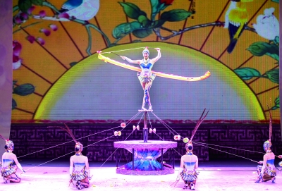 《希望的田野》魔术专场演出在郑州上演