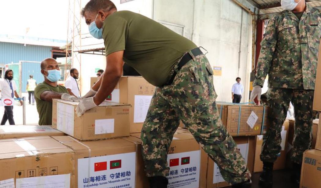 中国向马尔代夫援助抗疫物资