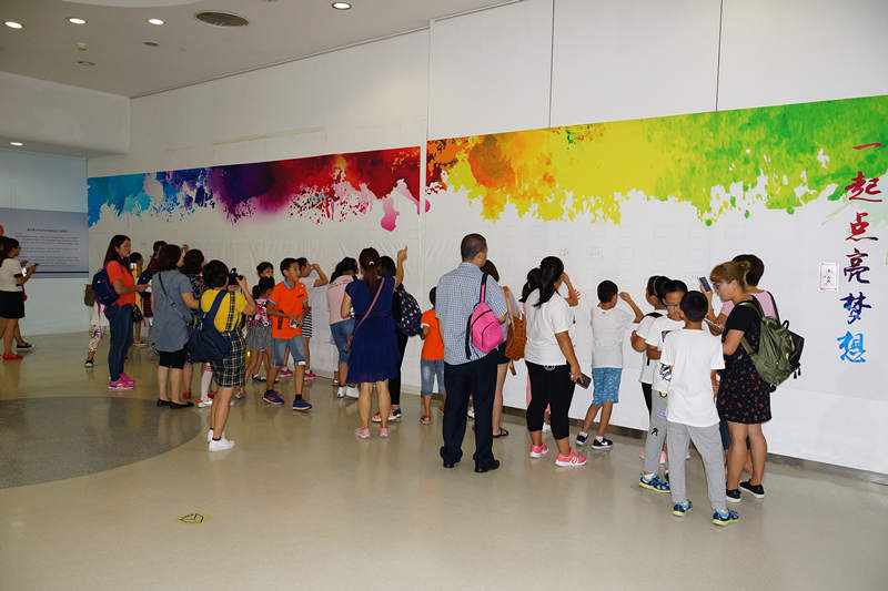第四届国际青少年手写手绘明信片大展在水立方开幕