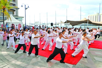 毛里求斯海滨吹起“武术太极”风