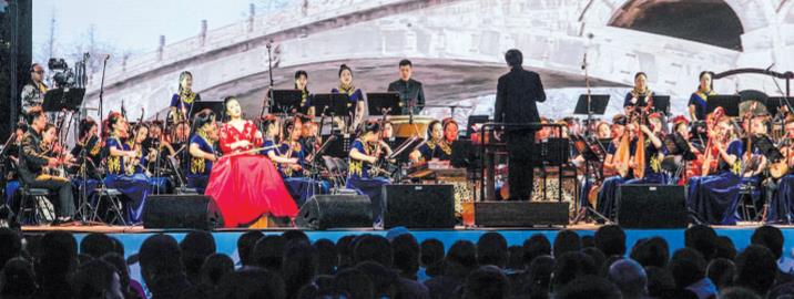 大型民族管弦乐交响曲《大河之北》在塞罕坝上演